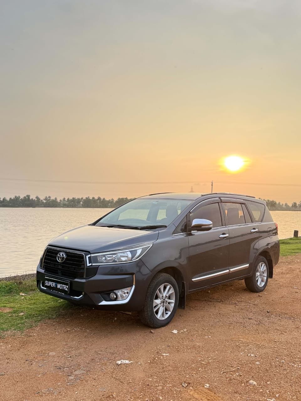 2016 Toyota Crysta G (2/10)